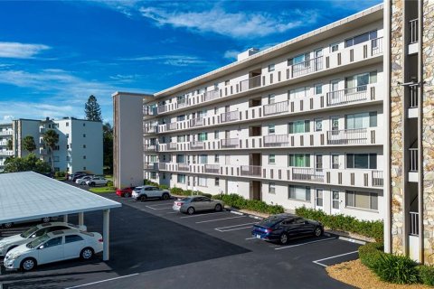 Condo in Bradenton, Florida, 1 bedroom  № 1907793 - photo 3