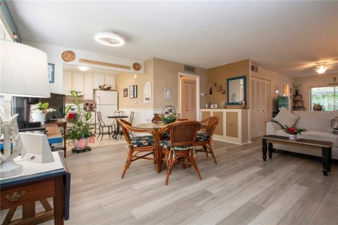Condo in Bradenton, Florida, 1 bedroom  № 1907793 - photo 6