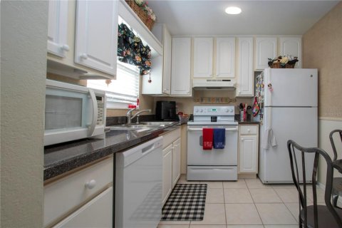 Condo in Bradenton, Florida, 1 bedroom  № 1907793 - photo 23