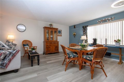 Condo in Bradenton, Florida, 1 bedroom  № 1907793 - photo 9