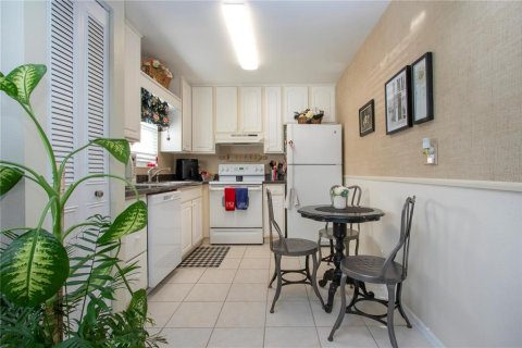 Condo in Bradenton, Florida, 1 bedroom  № 1907793 - photo 21