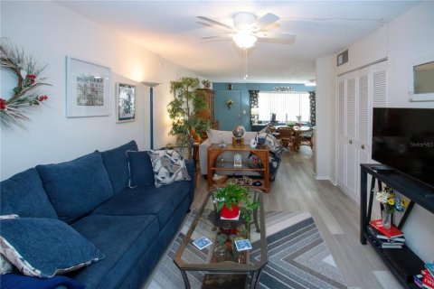 Condo in Bradenton, Florida, 1 bedroom  № 1907793 - photo 16