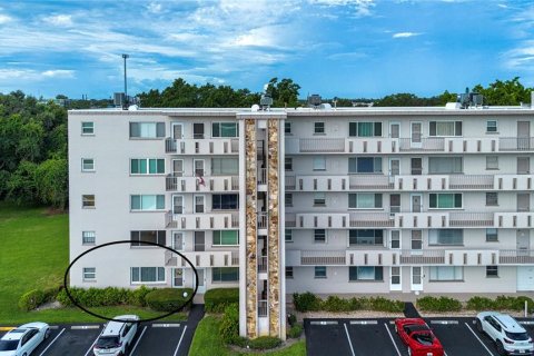 Condo in Bradenton, Florida, 1 bedroom  № 1907793 - photo 5