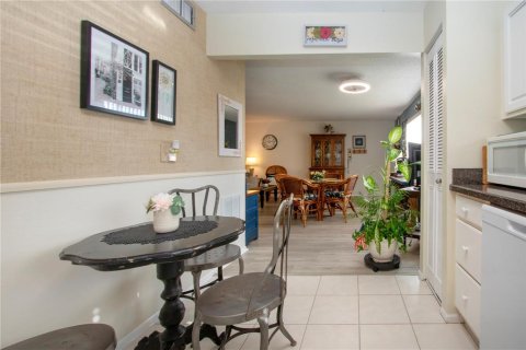 Condo in Bradenton, Florida, 1 bedroom  № 1907793 - photo 25