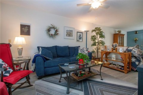 Condo in Bradenton, Florida, 1 bedroom  № 1907793 - photo 13