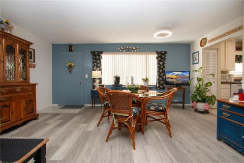 Condo in Bradenton, Florida, 1 bedroom  № 1907793 - photo 8