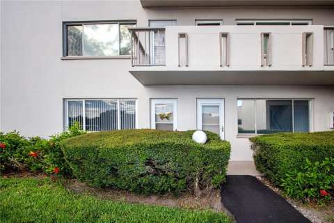 Condo in Bradenton, Florida, 1 bedroom  № 1907793 - photo 1