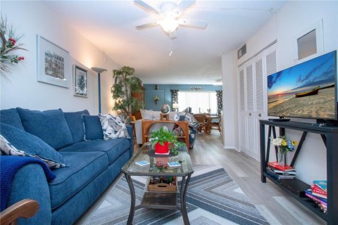 Condo in Bradenton, Florida, 1 bedroom  № 1907793 - photo 15