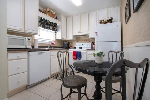 Condo in Bradenton, Florida, 1 bedroom  № 1907793 - photo 22