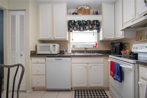 Condo in Bradenton, Florida, 1 bedroom  № 1907793 - photo 24