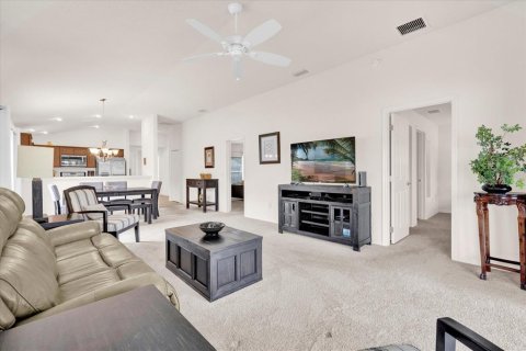 House in The Villages, Florida 3 bedrooms, 135.73 sq.m. № 2235475 - photo 16