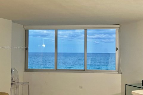 Снять в аренду кондоминиум в Майами-Бич, Флорида 1 спальня, 93.83м2, № 1929666 - фото 7