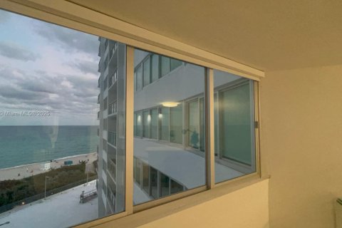 Снять в аренду кондоминиум в Майами-Бич, Флорида 1 спальня, 93.83м2, № 1929666 - фото 26