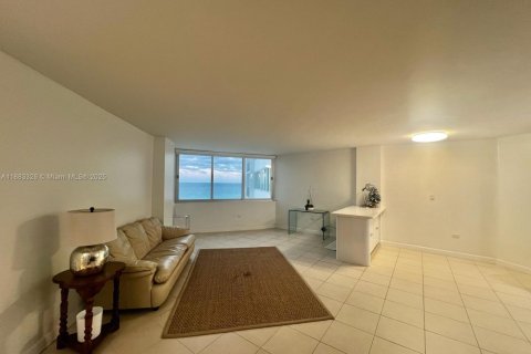 Снять в аренду кондоминиум в Майами-Бич, Флорида 1 спальня, 93.83м2, № 1929666 - фото 24