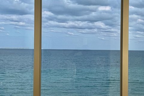 Снять в аренду кондоминиум в Майами-Бич, Флорида 1 спальня, 93.83м2, № 1929666 - фото 27