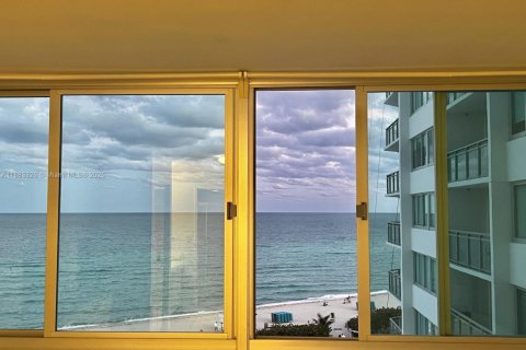 Снять в аренду кондоминиум в Майами-Бич, Флорида 1 спальня, 93.83м2, № 1929666 - фото 22