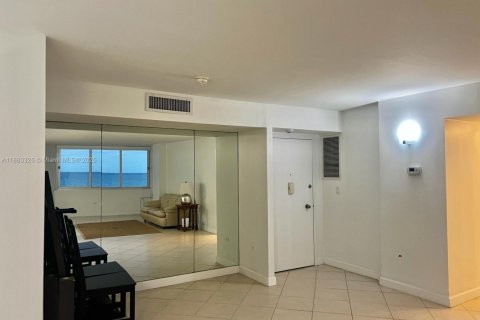 Снять в аренду кондоминиум в Майами-Бич, Флорида 1 спальня, 93.83м2, № 1929666 - фото 13