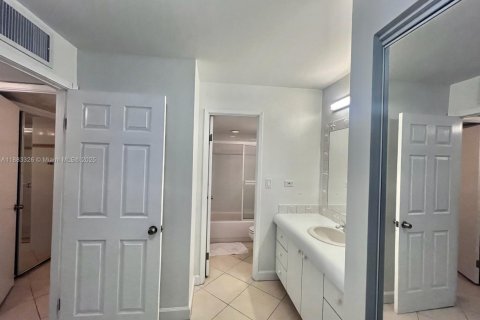 Снять в аренду кондоминиум в Майами-Бич, Флорида 1 спальня, 93.83м2, № 1929666 - фото 11