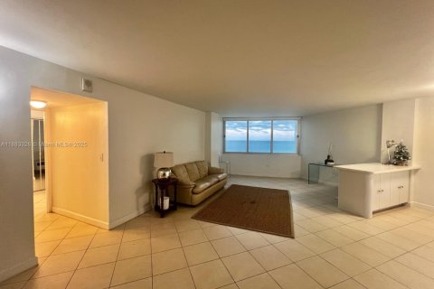 Снять в аренду кондоминиум в Майами-Бич, Флорида 1 спальня, 93.83м2, № 1929666 - фото 14