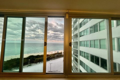 Снять в аренду кондоминиум в Майами-Бич, Флорида 1 спальня, 93.83м2, № 1929666 - фото 12
