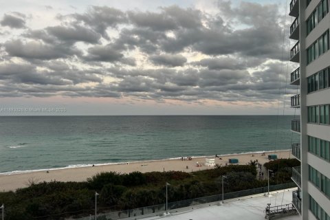 Снять в аренду кондоминиум в Майами-Бич, Флорида 1 спальня, 93.83м2, № 1929666 - фото 18