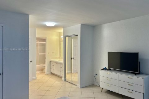 Снять в аренду кондоминиум в Майами-Бич, Флорида 1 спальня, 93.83м2, № 1929666 - фото 17