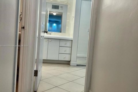 Снять в аренду кондоминиум в Майами-Бич, Флорида 1 спальня, 93.83м2, № 1929666 - фото 19