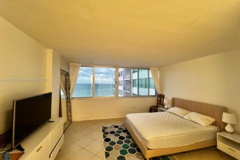 Снять в аренду кондоминиум в Майами-Бич, Флорида 1 спальня, 93.83м2, № 1929666 - фото 20