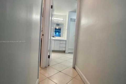 Снять в аренду кондоминиум в Майами-Бич, Флорида 1 спальня, 93.83м2, № 1929666 - фото 21