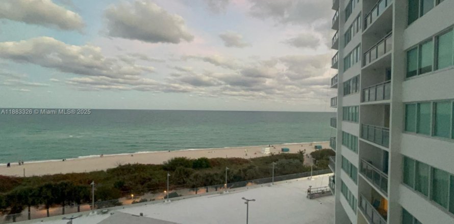 Кондоминиум с 1 спальней в Майами-Бич, Флорида № 1929666