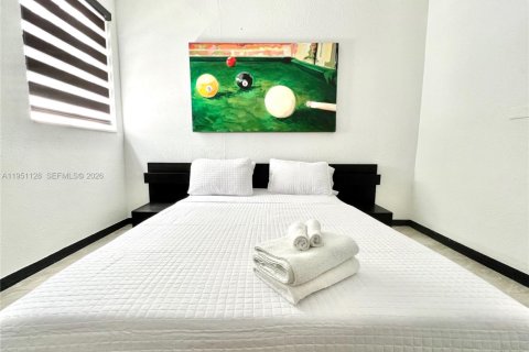 Villa ou maison à louer à Miami, Floride: 2 chambres, 65.03 m2 № 2007207 - photo 17