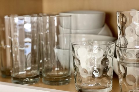 Villa ou maison à louer à Miami, Floride: 2 chambres, 65.03 m2 № 2007207 - photo 12