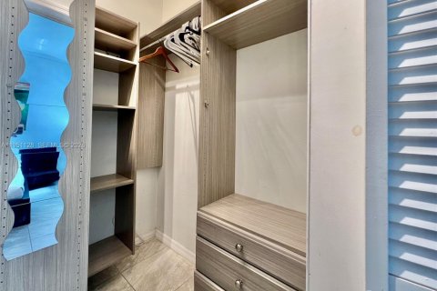 Villa ou maison à louer à Miami, Floride: 2 chambres, 65.03 m2 № 2007207 - photo 19