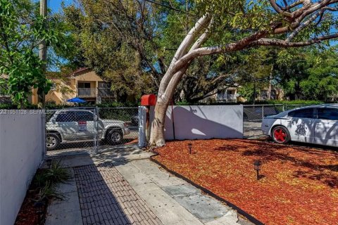 Villa ou maison à louer à Miami, Floride: 2 chambres, 65.03 m2 № 2007207 - photo 23