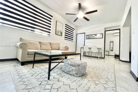Villa ou maison à Miami, Floride 2 chambres, 65.03 m2 № 2007207