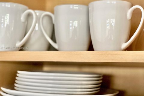 Villa ou maison à louer à Miami, Floride: 2 chambres, 65.03 m2 № 2007207 - photo 11