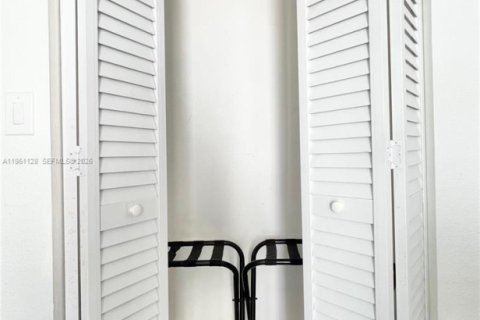 Villa ou maison à louer à Miami, Floride: 2 chambres, 65.03 m2 № 2007207 - photo 6