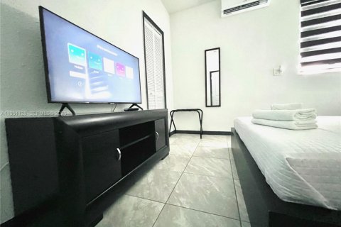 Villa ou maison à louer à Miami, Floride: 2 chambres, 65.03 m2 № 2007207 - photo 18