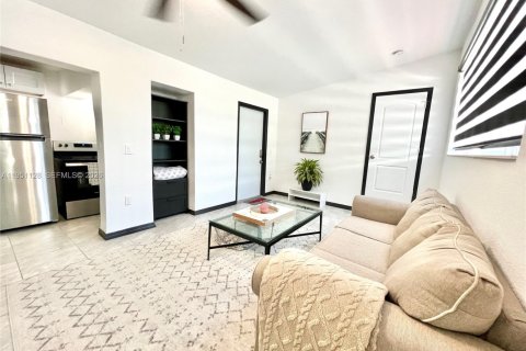 Villa ou maison à louer à Miami, Floride: 2 chambres, 65.03 m2 № 2007207 - photo 20