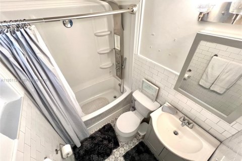 Villa ou maison à louer à Miami, Floride: 2 chambres, 65.03 m2 № 2007207 - photo 14