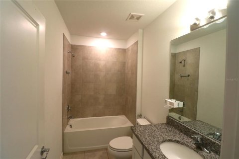 House in Plant City, Florida 4 bedrooms, 171.31 sq.m. № 2112779 - photo 18