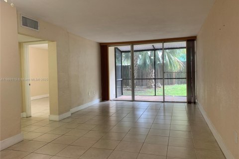Снять в аренду кондоминиум в Майами, Флорида 1 спальня, 63.17м2, № 1928839 - фото 2
