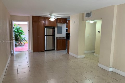 Снять в аренду кондоминиум в Майами, Флорида 1 спальня, 63.17м2, № 1928839 - фото 3