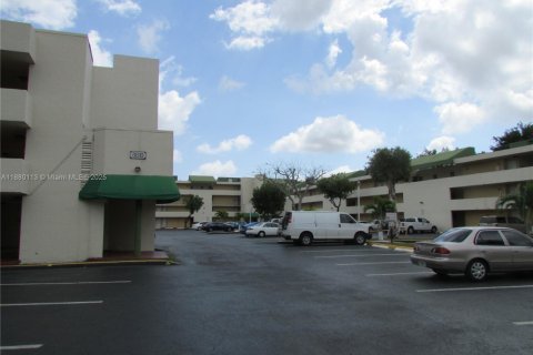 Снять в аренду кондоминиум в Майами, Флорида 1 спальня, 63.17м2, № 1928839 - фото 23