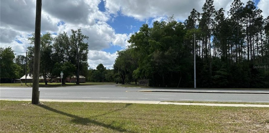 Commercial property in Lake City, Florida № 2222539