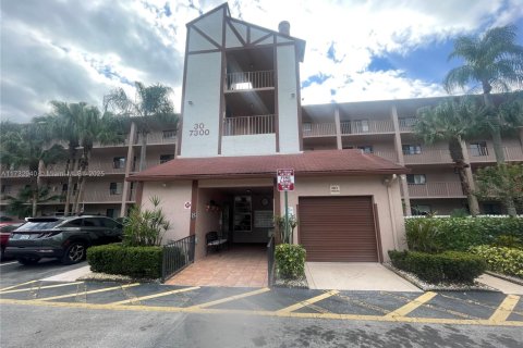 Condo in Delray Beach, Florida, 2 bedrooms  № 1863924 - photo 1