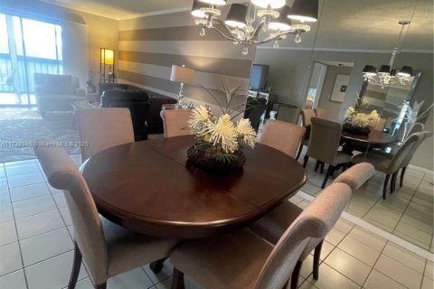 Condo in Delray Beach, Florida, 2 bedrooms  № 1863924 - photo 9