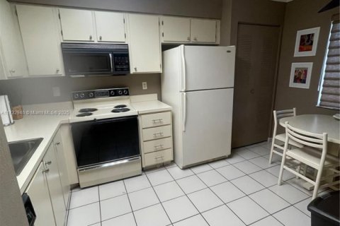 Condo in Delray Beach, Florida, 2 bedrooms  № 1863924 - photo 16