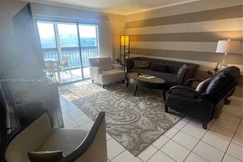 Condo in Delray Beach, Florida, 2 bedrooms  № 1863924 - photo 13