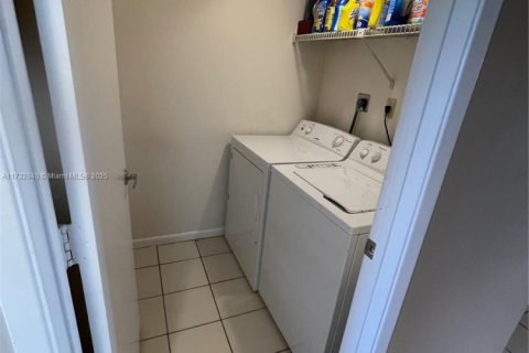 Condo in Delray Beach, Florida, 2 bedrooms  № 1863924 - photo 17